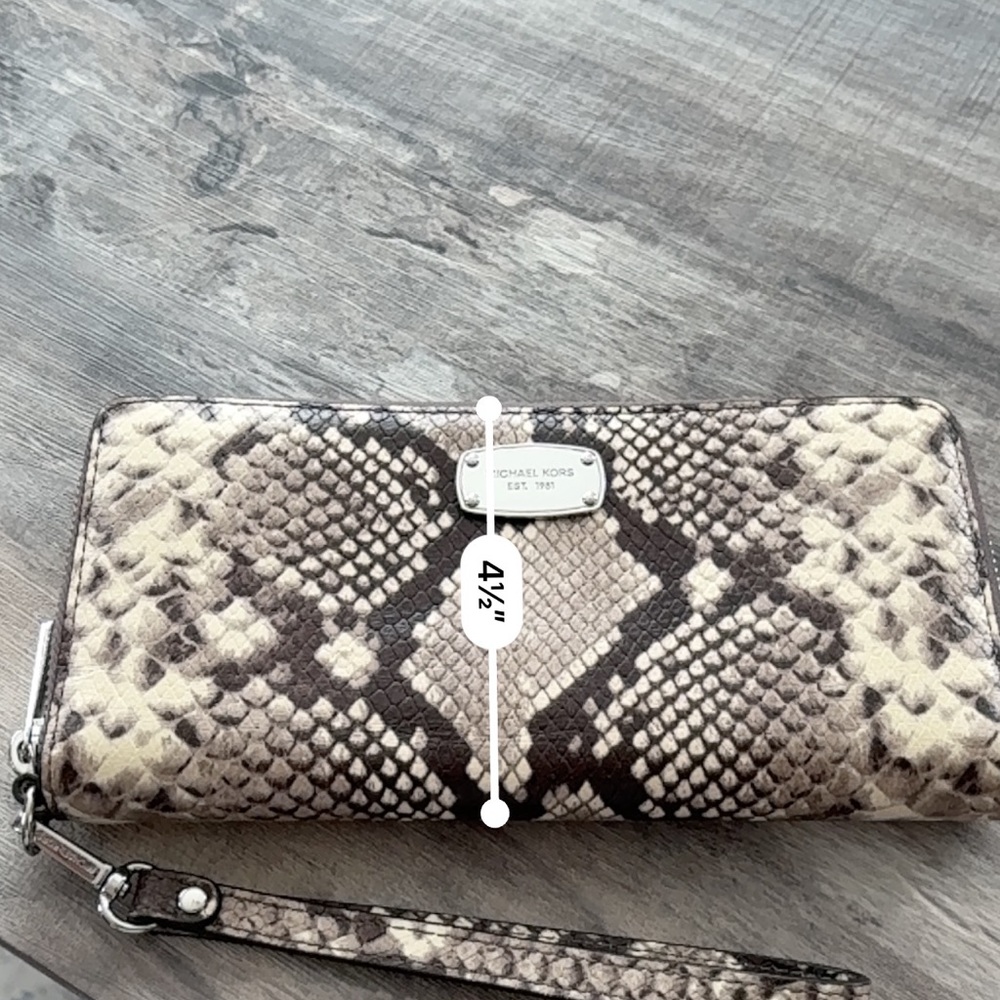 Michael Kors Cream and Brown Wallet with Sophisticated Design